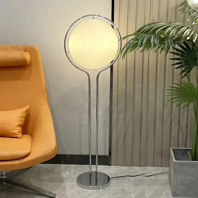 Północnoeuropejska minimalisty – Floor Lamp Arched recenzja i cena