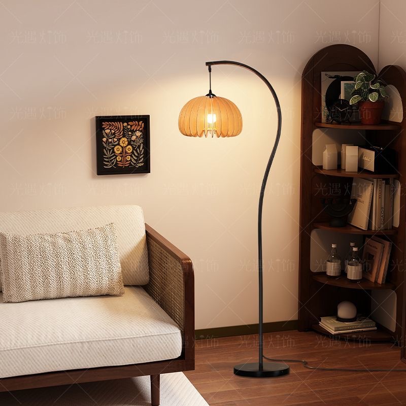Lampa podłogowa w stylu vintag – Floor Lamp Arched recenzja i cena